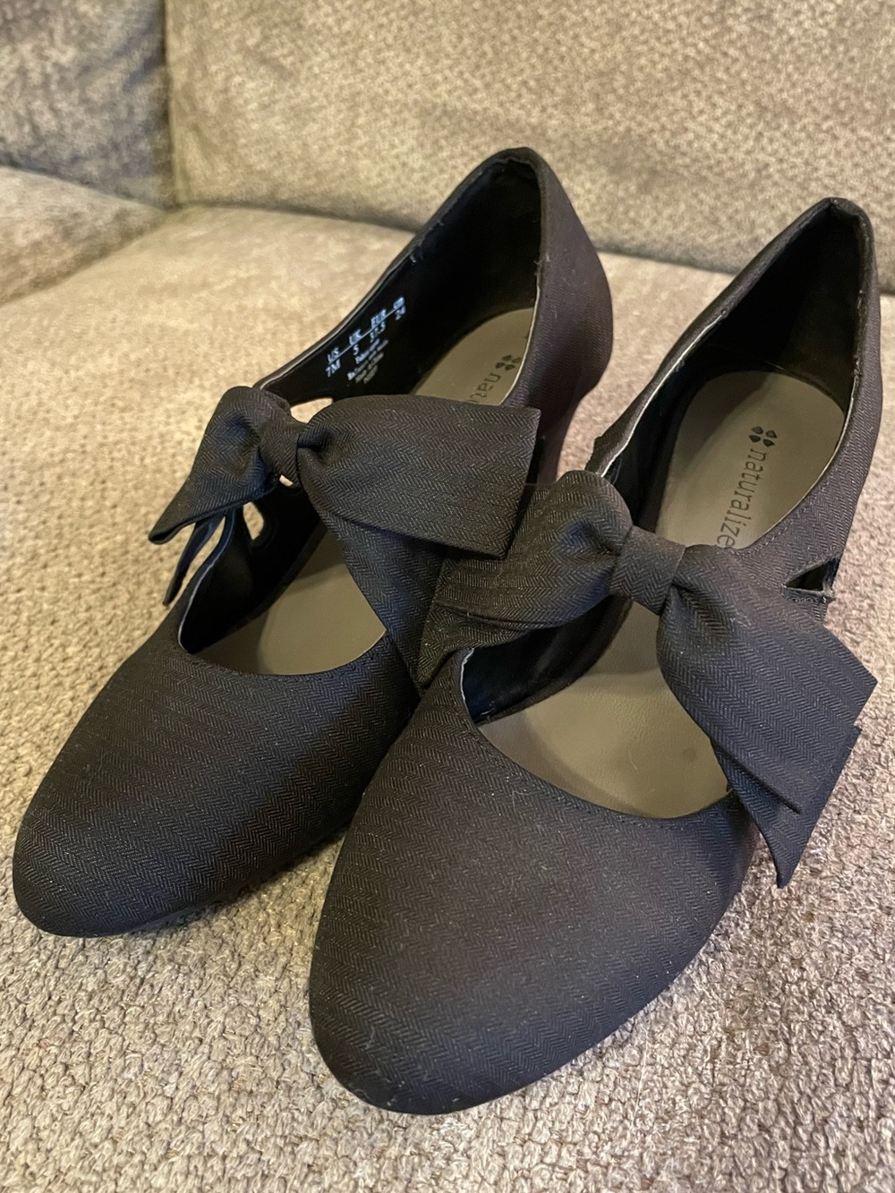 Naturalizer Women’s Black Kitten Heel with Bow Size 7